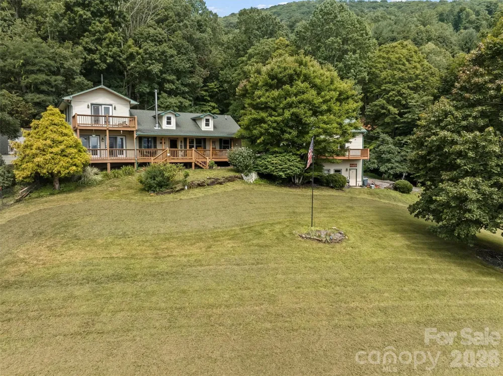 263 Pilgrims Lane Burnsville, NC 28714