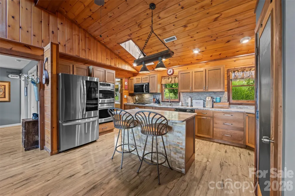 263 Pilgrims Lane Burnsville, NC 28714