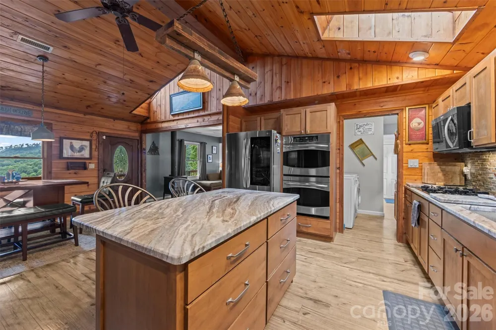 263 Pilgrims Lane Burnsville, NC 28714