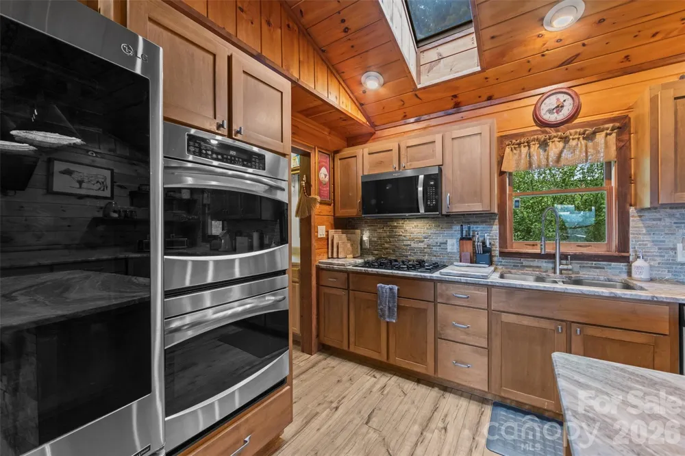 263 Pilgrims Lane Burnsville, NC 28714