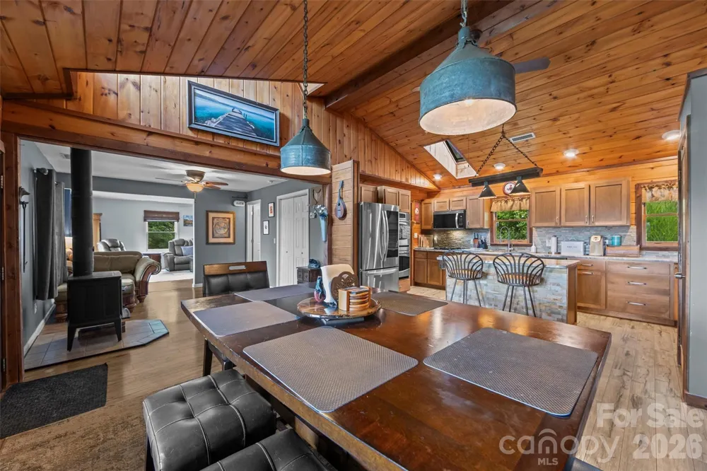 263 Pilgrims Lane Burnsville, NC 28714