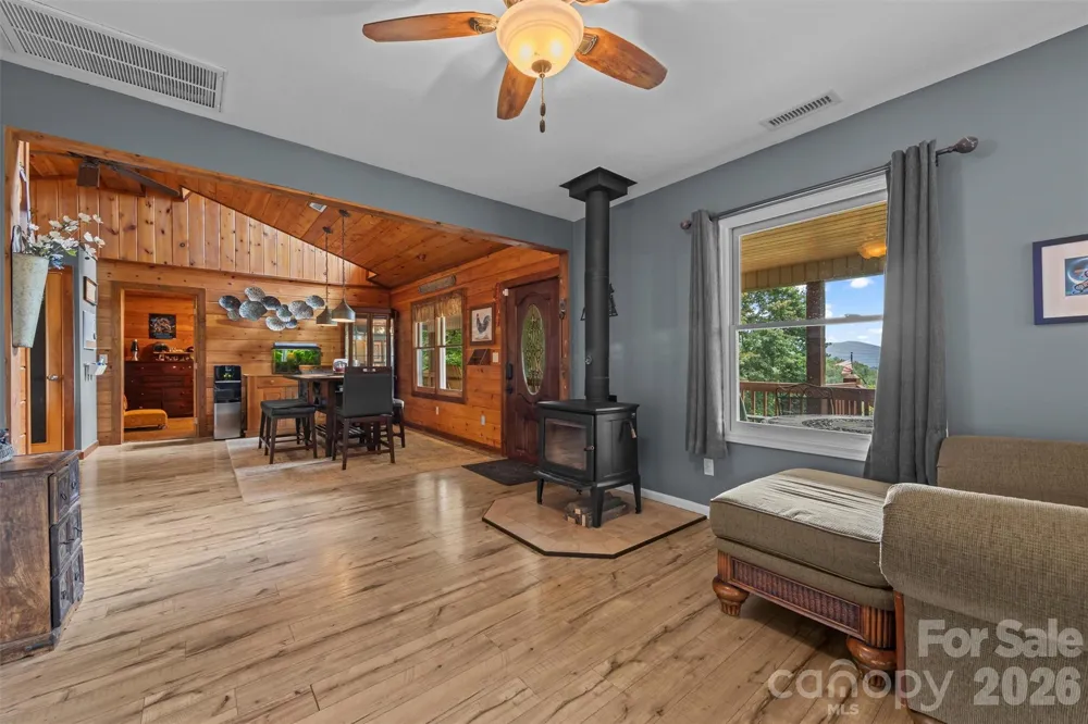 263 Pilgrims Lane Burnsville, NC 28714