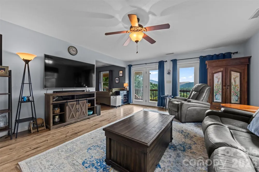 263 Pilgrims Lane Burnsville, NC 28714