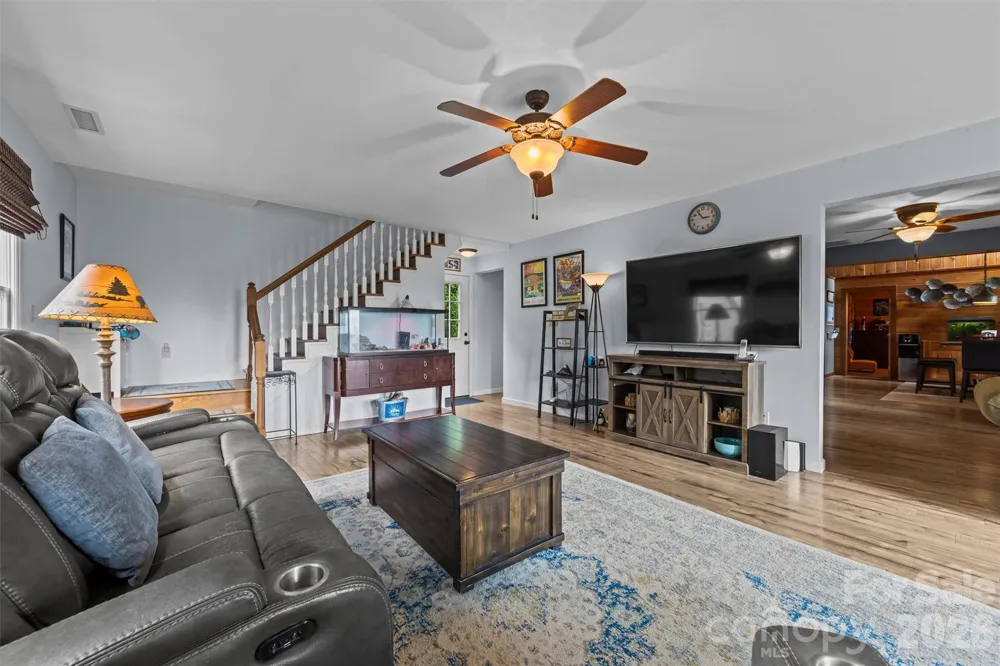 263 Pilgrims Lane Burnsville, NC 28714
