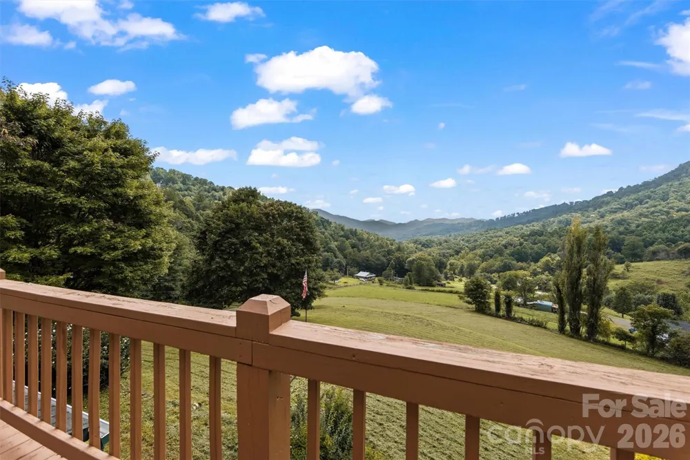 263 Pilgrims Lane Burnsville, NC 28714