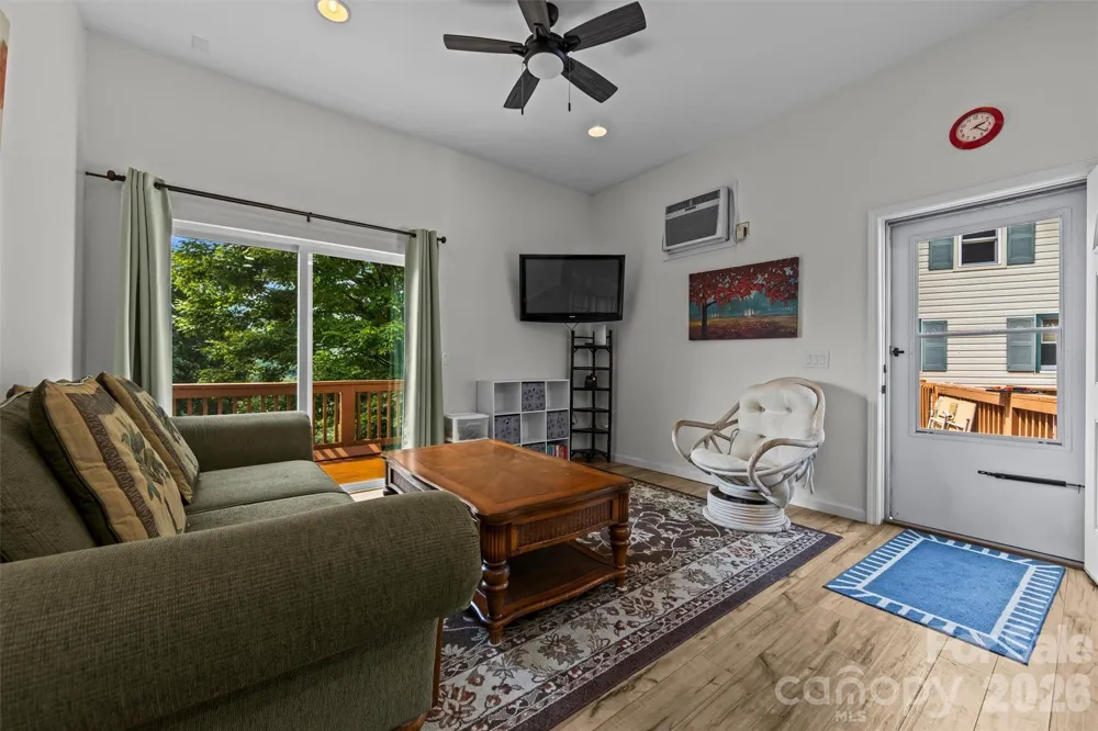 263 Pilgrims Lane Burnsville, NC 28714