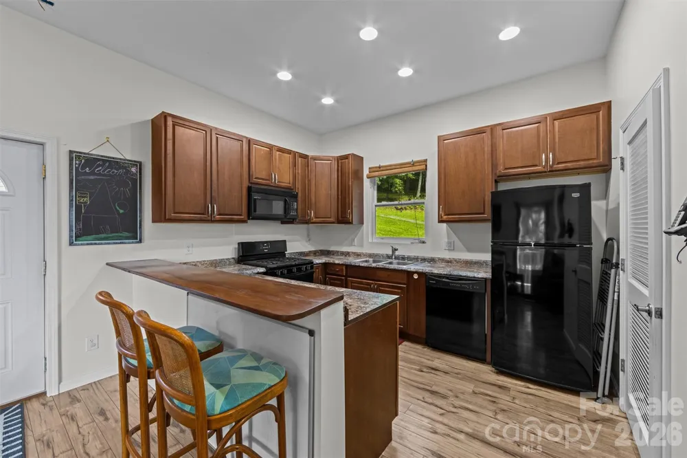 263 Pilgrims Lane Burnsville, NC 28714