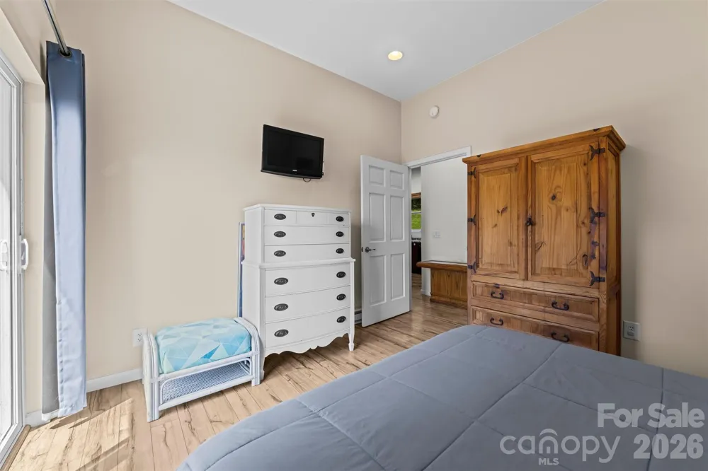 263 Pilgrims Lane Burnsville, NC 28714