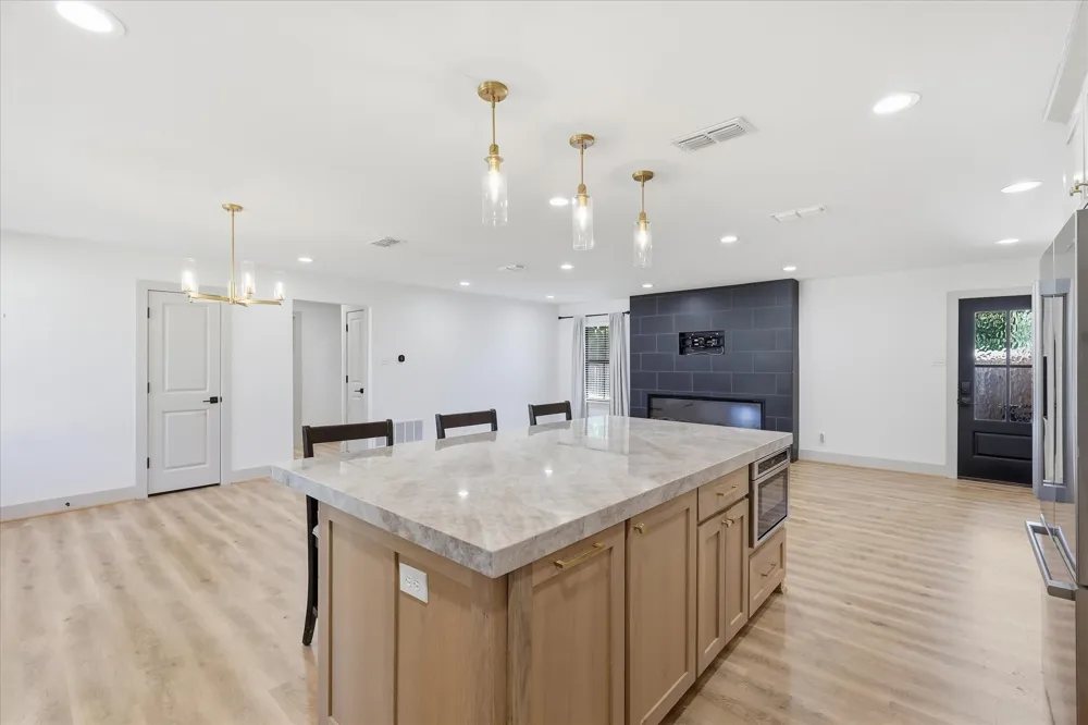 208 Diane Drive Sanger, TX 76266