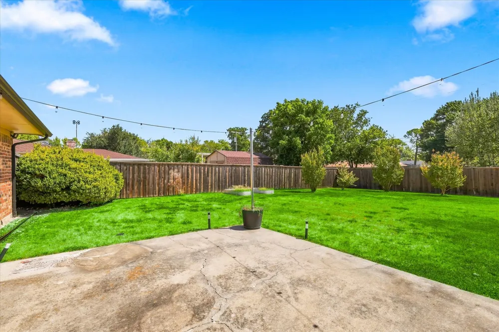208 Diane Drive Sanger, TX 76266