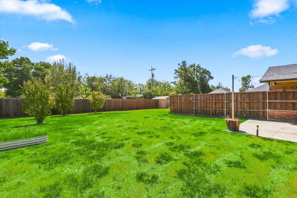 208 Diane Drive Sanger, TX 76266