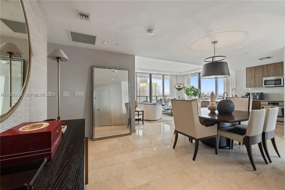 88 SW 7th St #3412 Miami, FL 33130