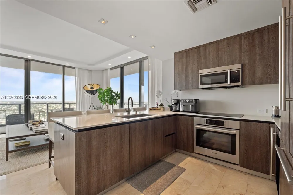 88 SW 7th St #3412 Miami, FL 33130