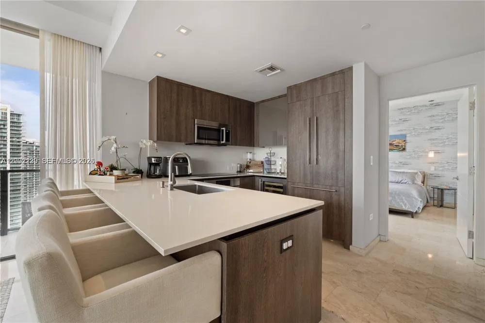 88 SW 7th St #3412 Miami, FL 33130
