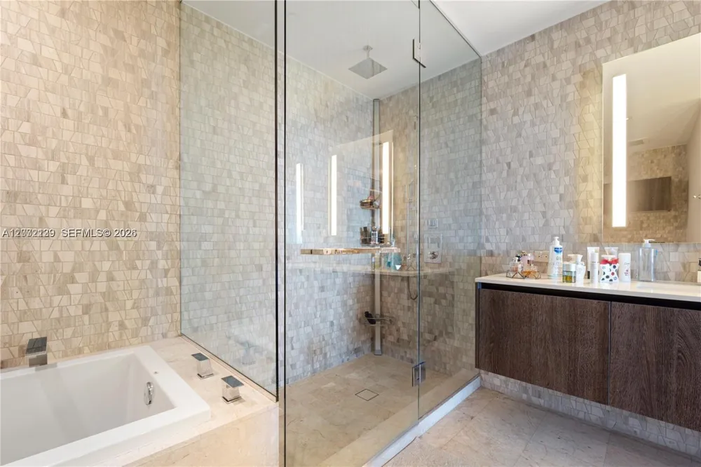 88 SW 7th St #3412 Miami, FL 33130