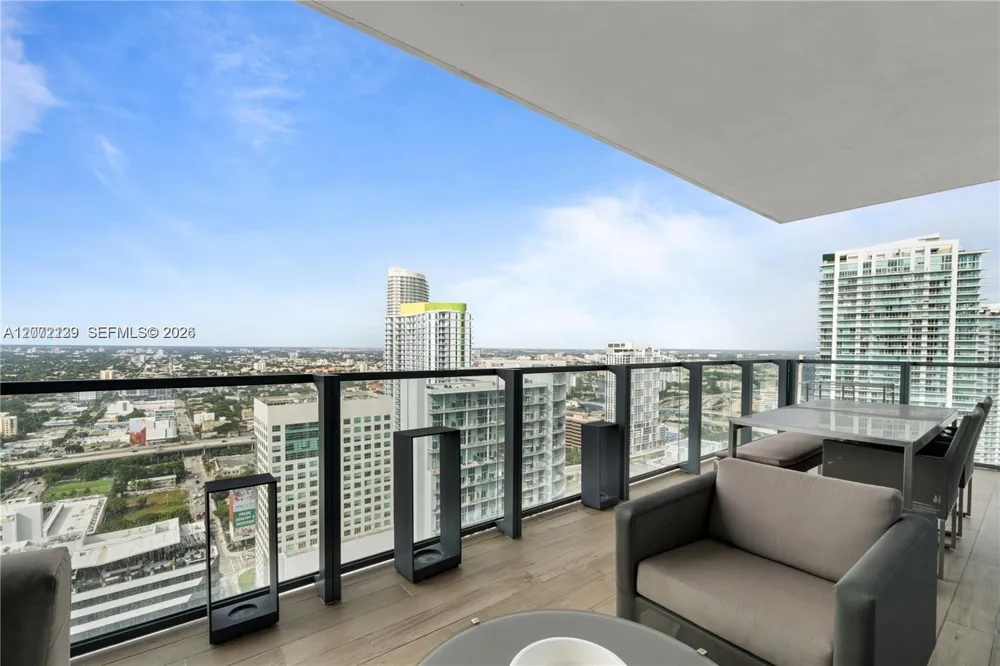 88 SW 7th St #3412 Miami, FL 33130