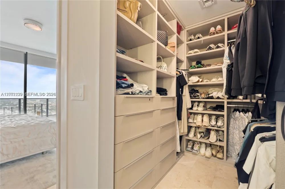 88 SW 7th St #3412 Miami, FL 33130