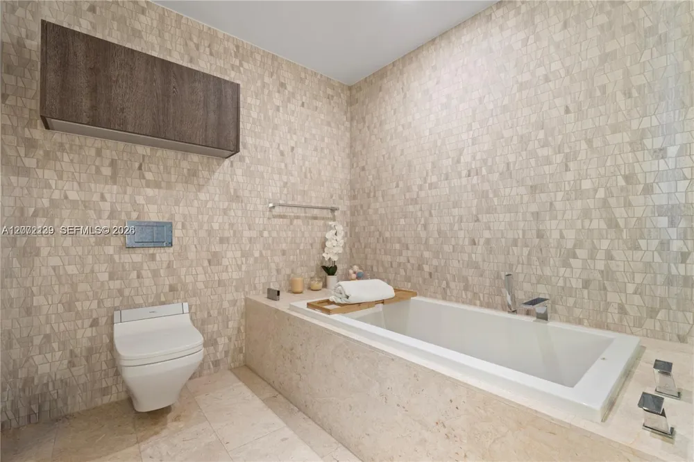 88 SW 7th St #3412 Miami, FL 33130