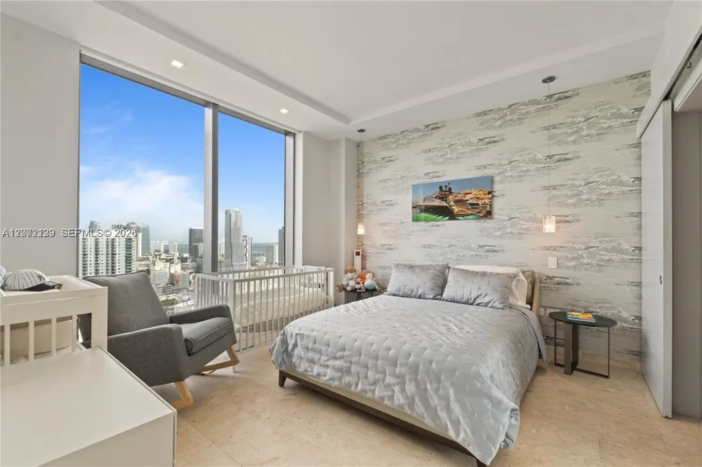 88 SW 7th St #3412 Miami, FL 33130