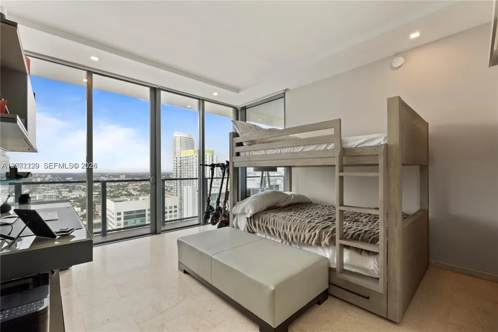 88 SW 7th St #3412 Miami, FL 33130