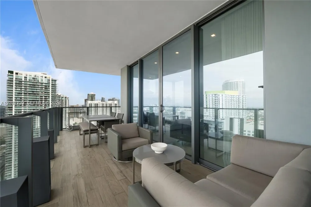 88 SW 7th St #3412 Miami, FL 33130