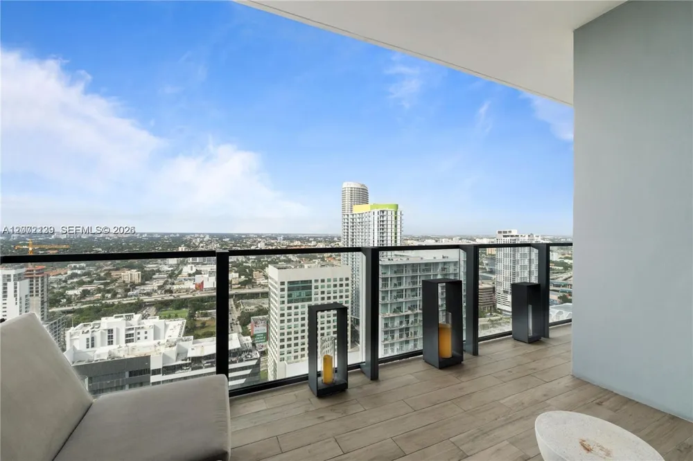 88 SW 7th St #3412 Miami, FL 33130