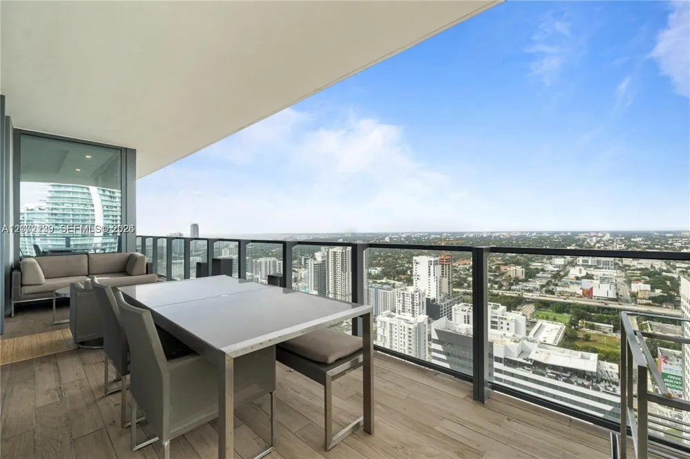 88 SW 7th St #3412 Miami, FL 33130