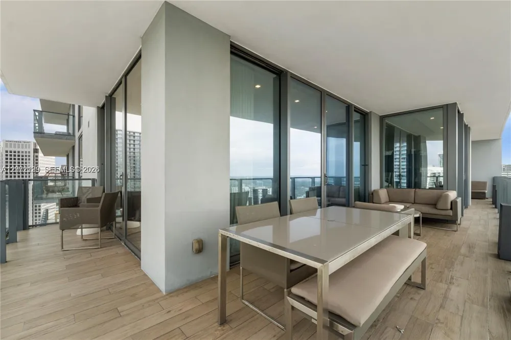 88 SW 7th St #3412 Miami, FL 33130