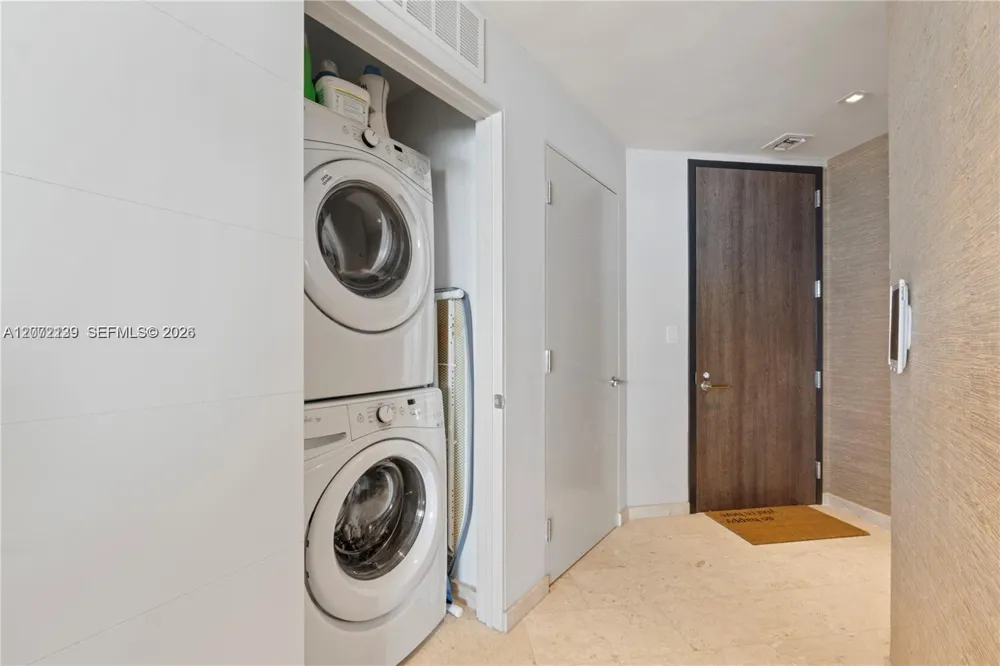 88 SW 7th St #3412 Miami, FL 33130
