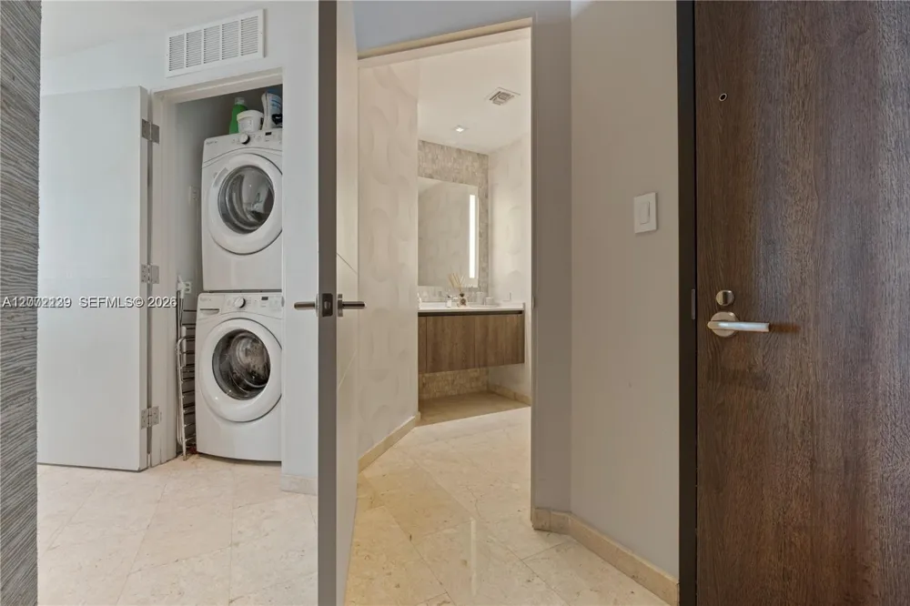 88 SW 7th St #3412 Miami, FL 33130