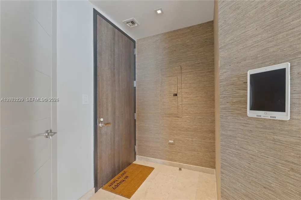 88 SW 7th St #3412 Miami, FL 33130