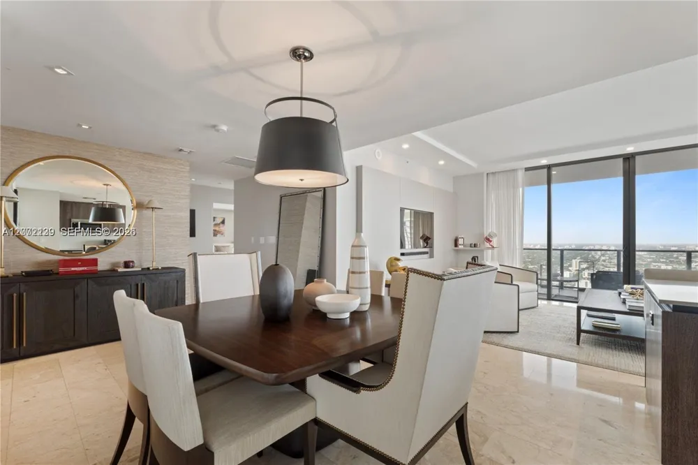 88 SW 7th St #3412 Miami, FL 33130