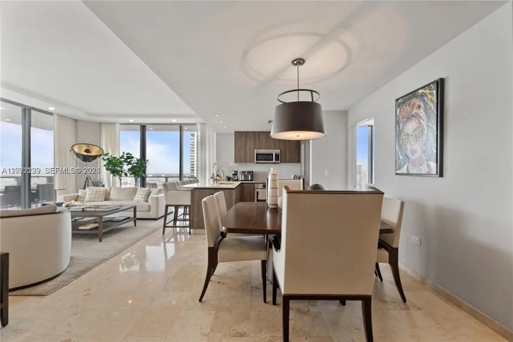 88 SW 7th St #3412 Miami, FL 33130
