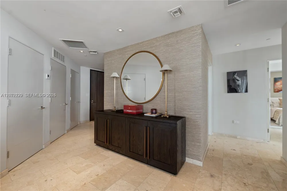 88 SW 7th St #3412 Miami, FL 33130