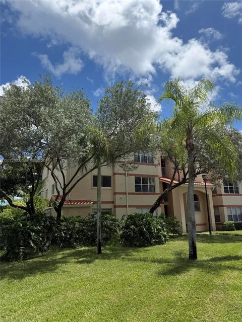 3450 Pinewalk Dr N #421