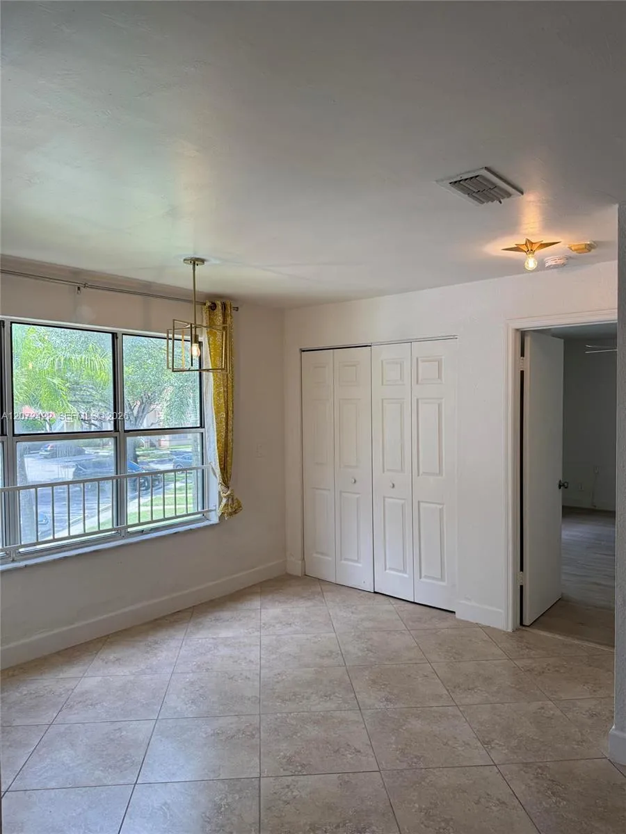 3450 Pinewalk Dr N #421 Margate, FL 33063