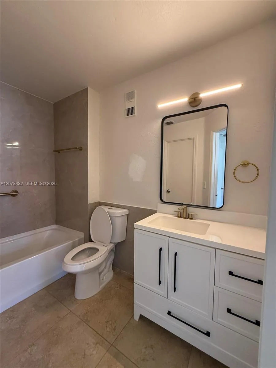 3450 Pinewalk Dr N #421 Margate, FL 33063