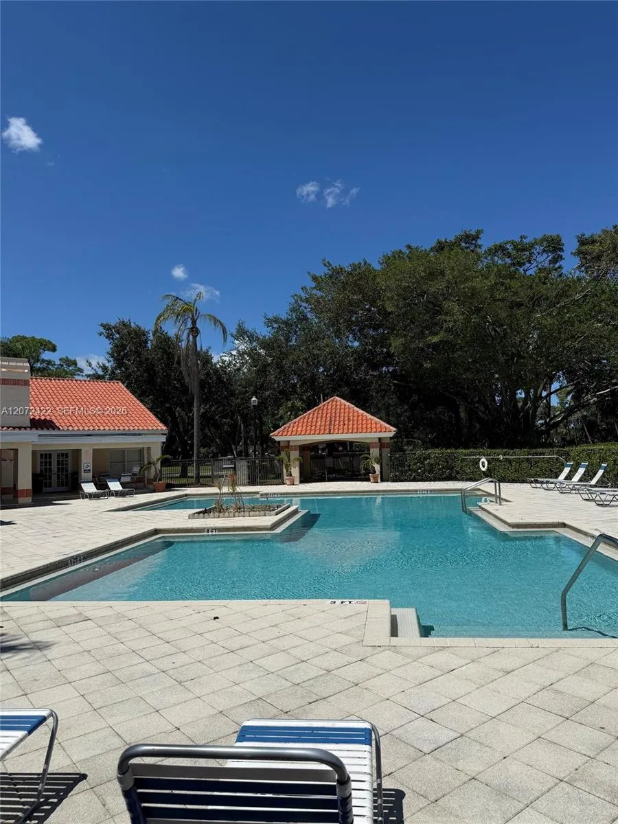 3450 Pinewalk Dr N #421 Margate, FL 33063