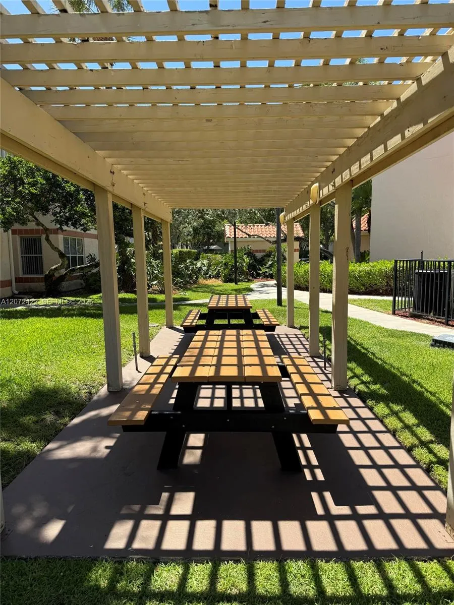 3450 Pinewalk Dr N #421 Margate, FL 33063