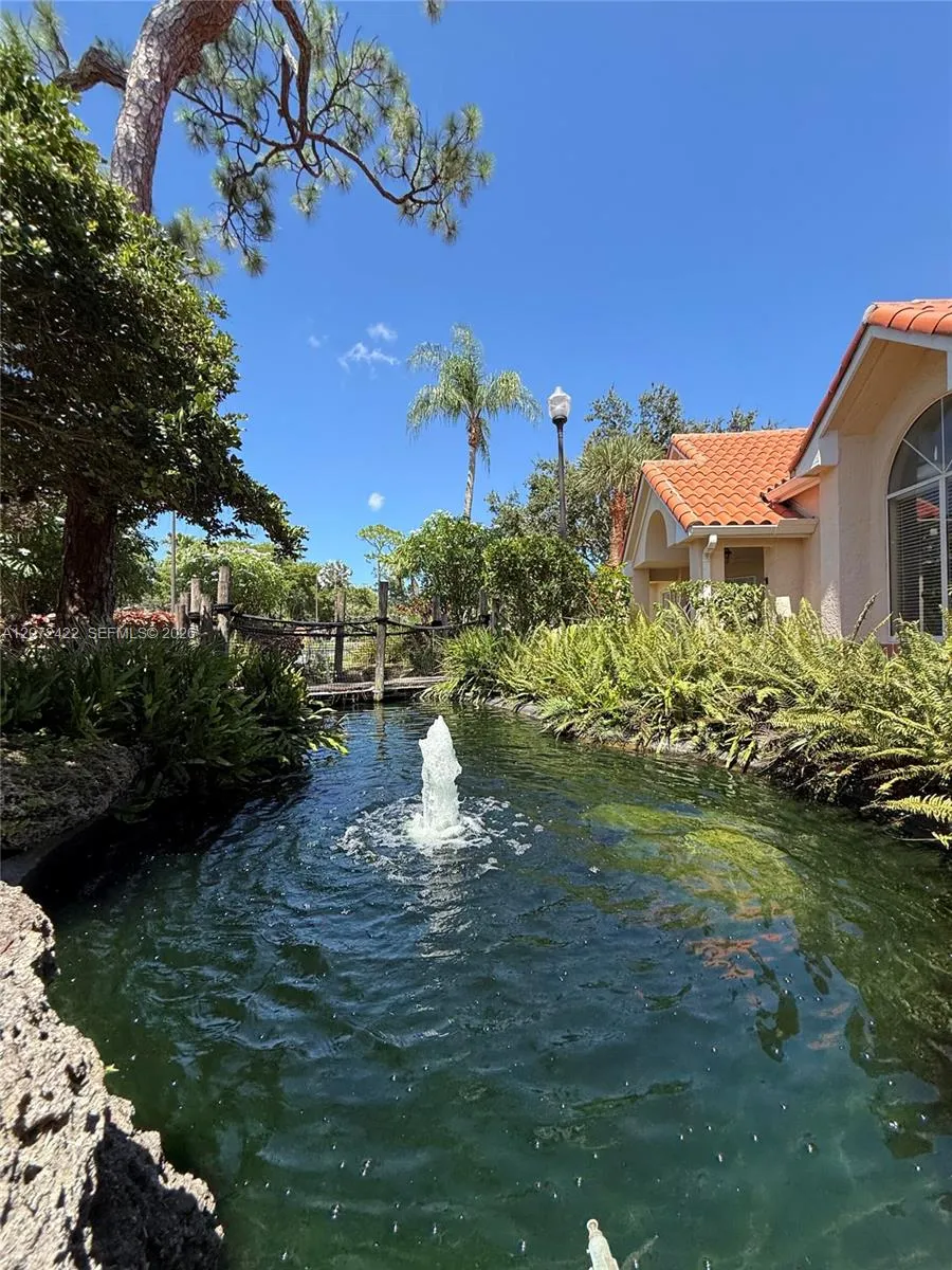 3450 Pinewalk Dr N #421 Margate, FL 33063