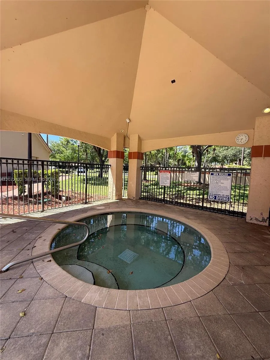 3450 Pinewalk Dr N #421 Margate, FL 33063