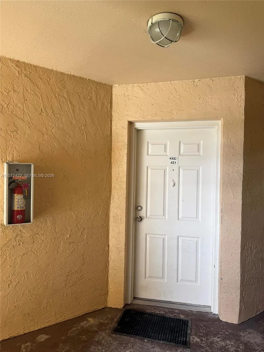 3450 Pinewalk Dr N #421 Margate, FL 33063