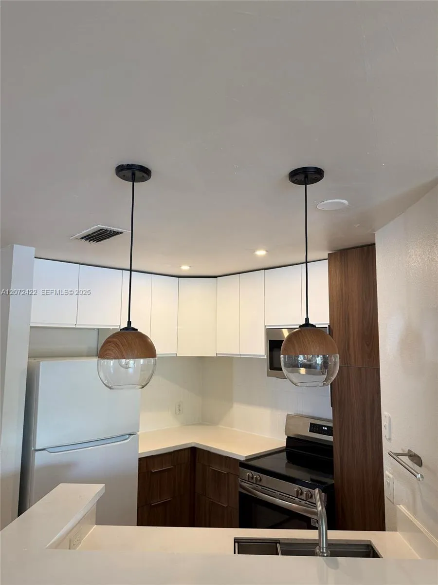 3450 Pinewalk Dr N #421 Margate, FL 33063