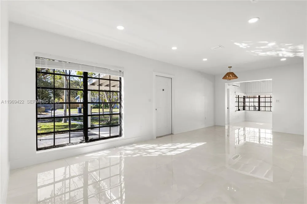 9241 Marine Dr Cutler Bay, FL 33189