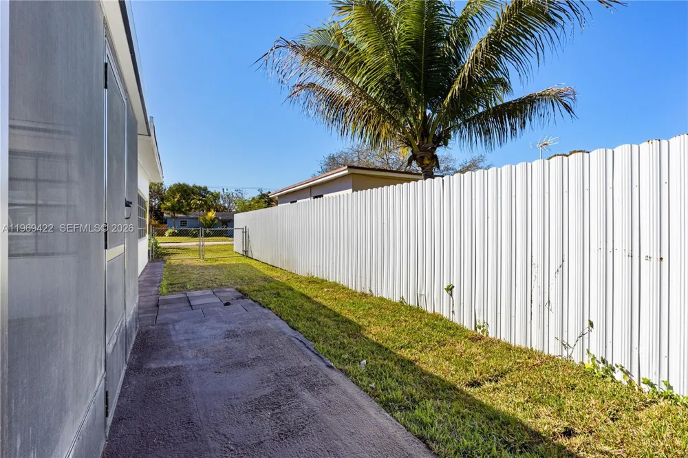 9241 Marine Dr Cutler Bay, FL 33189