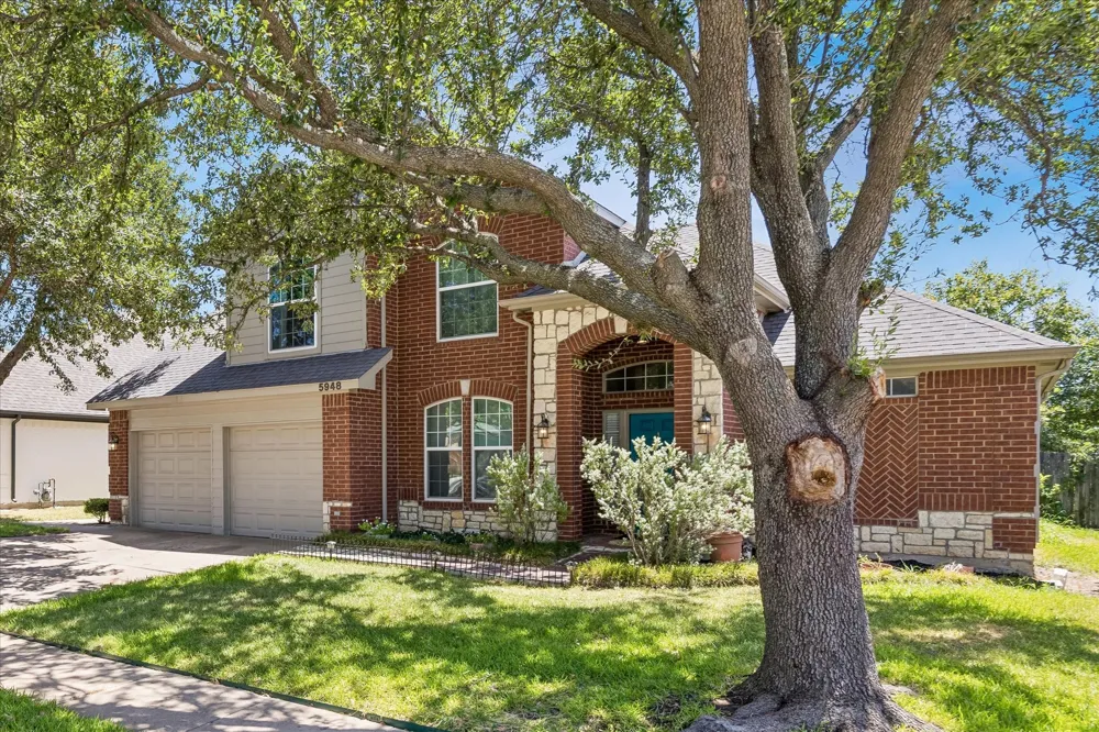 5948 Hillview Drive Watauga, TX 76148