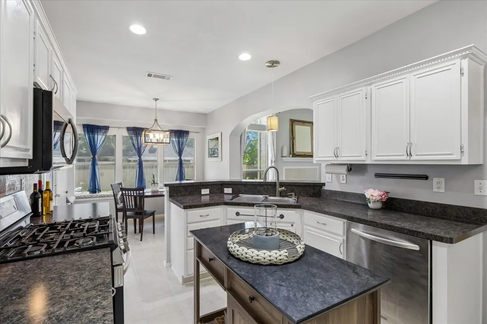 5948 Hillview Drive Watauga, TX 76148