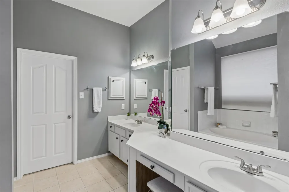 5948 Hillview Drive Watauga, TX 76148