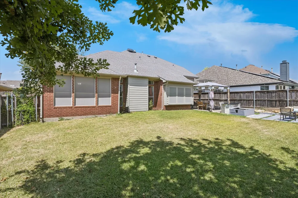 5948 Hillview Drive Watauga, TX 76148