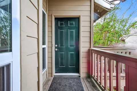 2100 Tanglewilde Street #740